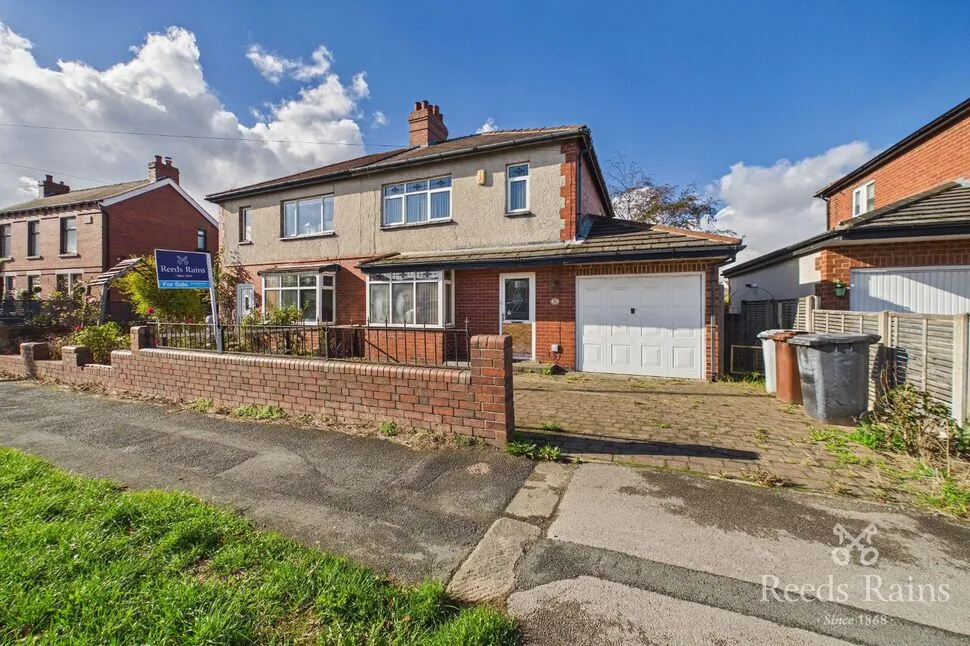 3 bed house for sale, Bradford Road, East Ardsley, WF3
