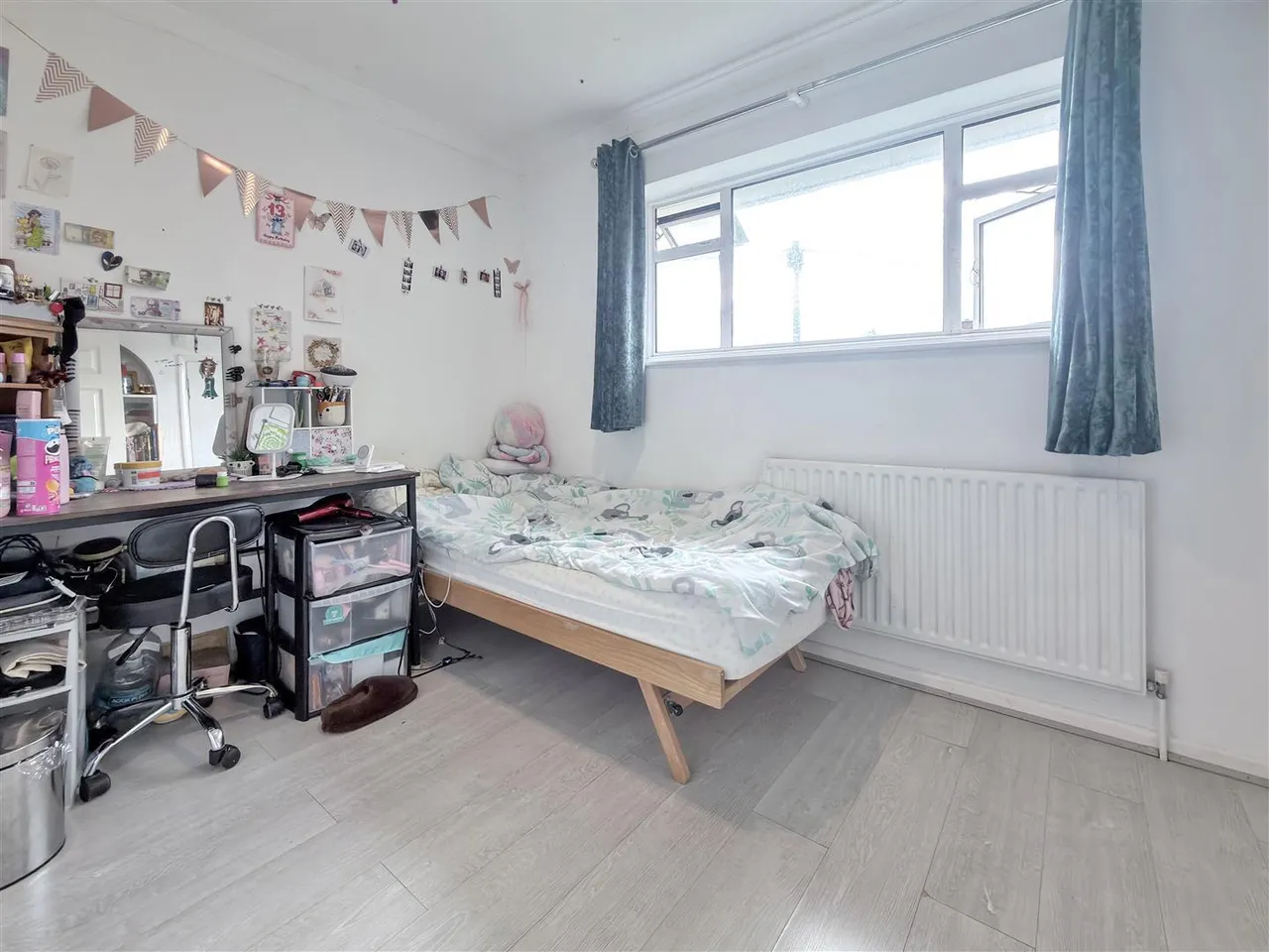 Sparrow Farm Drive, Feltham, photo 8