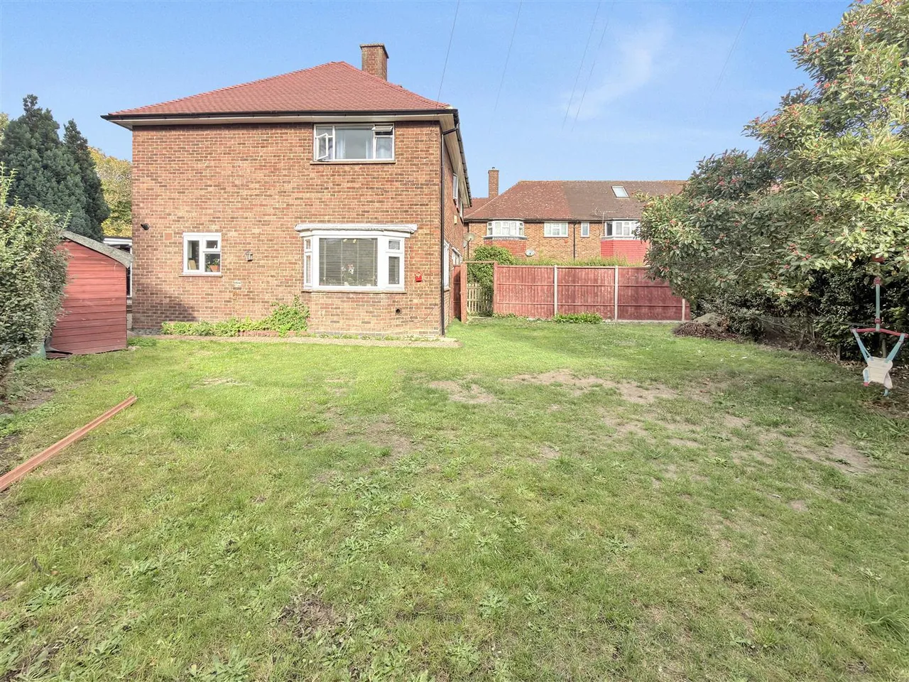 Sparrow Farm Drive, Feltham, photo 12