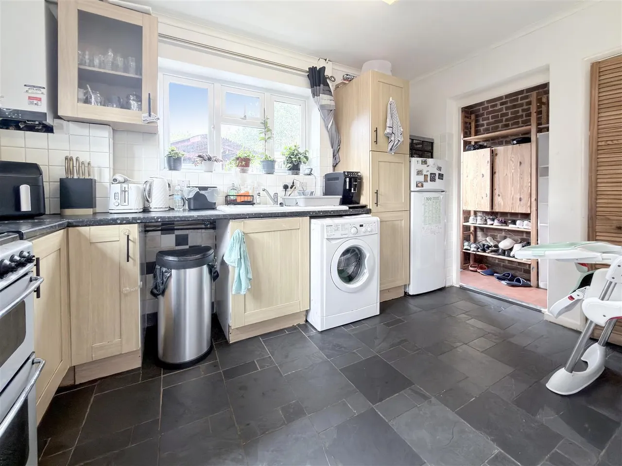 Sparrow Farm Drive, Feltham, photo 5