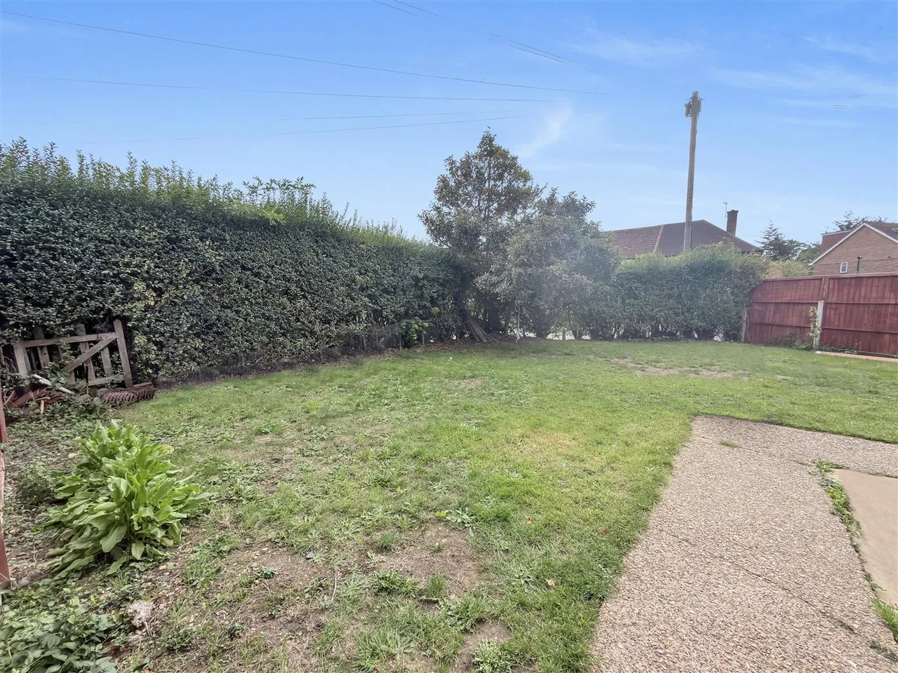 Sparrow Farm Drive, Feltham, photo 13