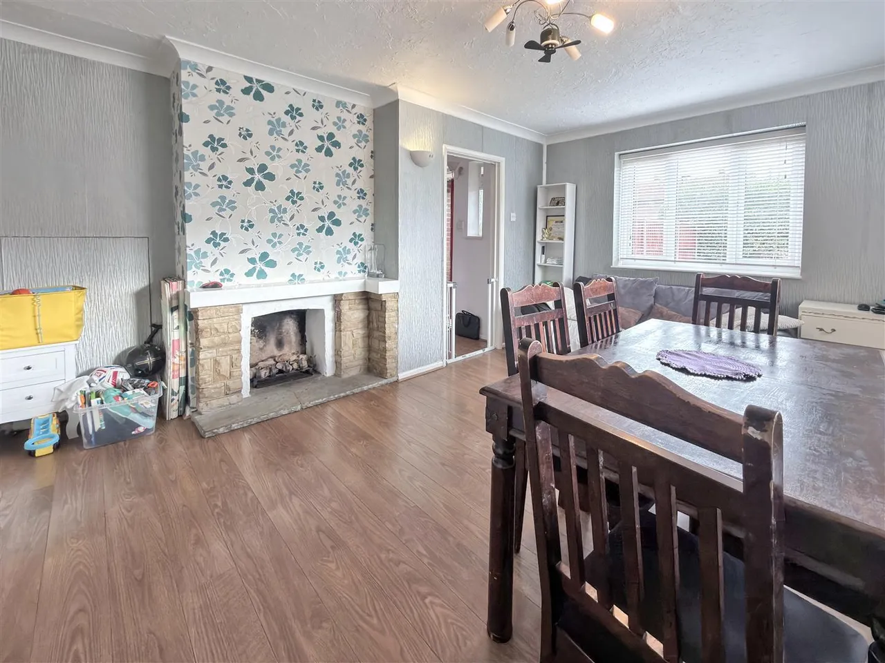 Sparrow Farm Drive, Feltham, photo 4