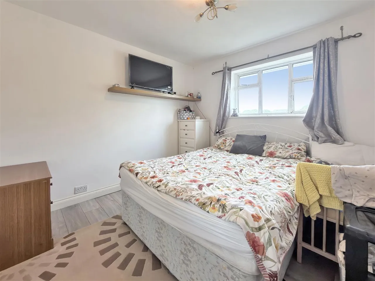 Sparrow Farm Drive, Feltham, photo 7