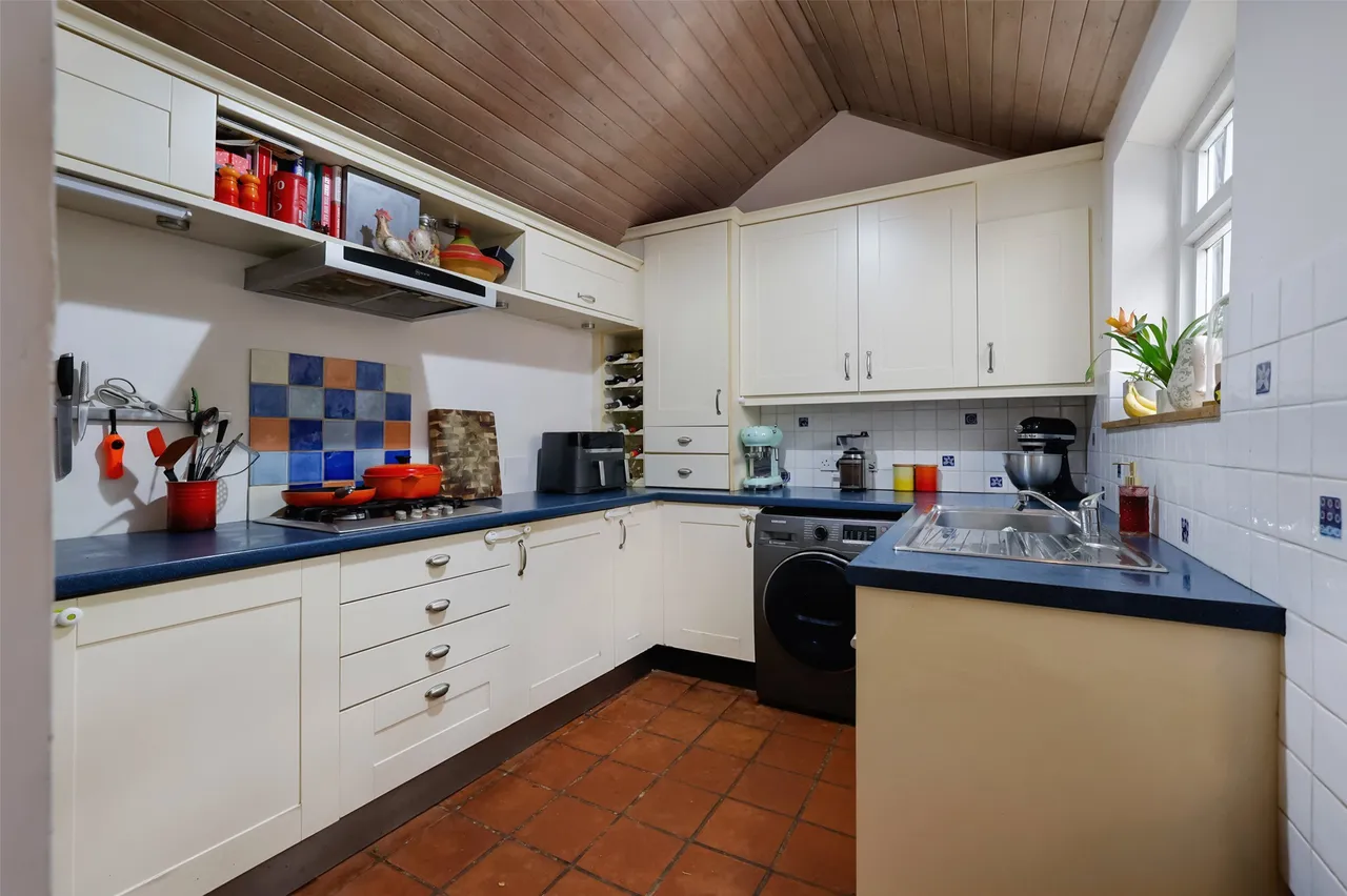Parsonage Lane, Westcott, RH4, photo 3
