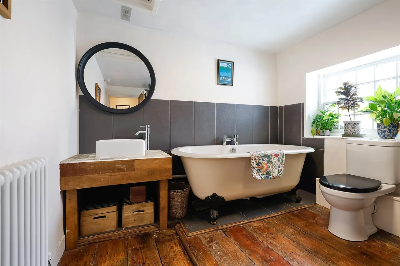 Parsonage Lane, Westcott, RH4, photo 5