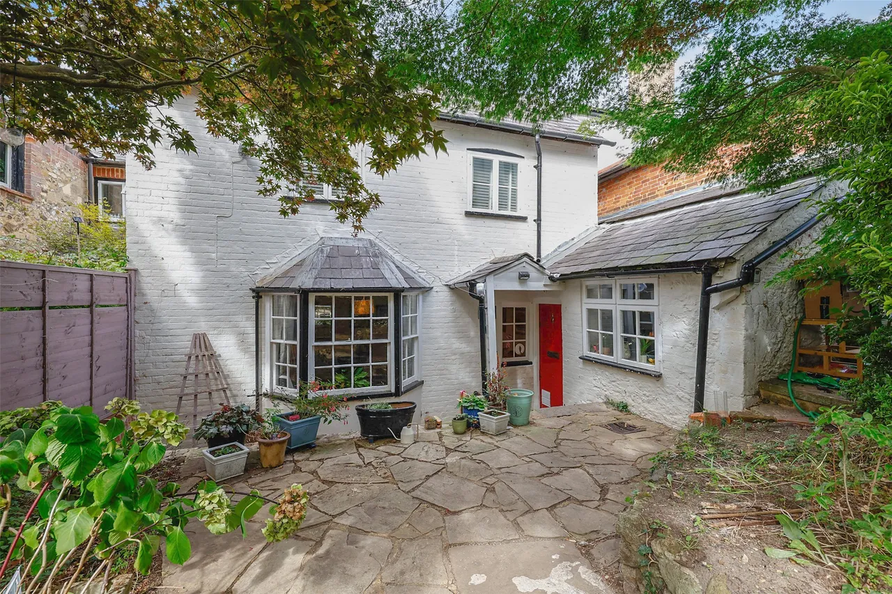3 bed property for sale, Parsonage Lane, Westcott, RH4