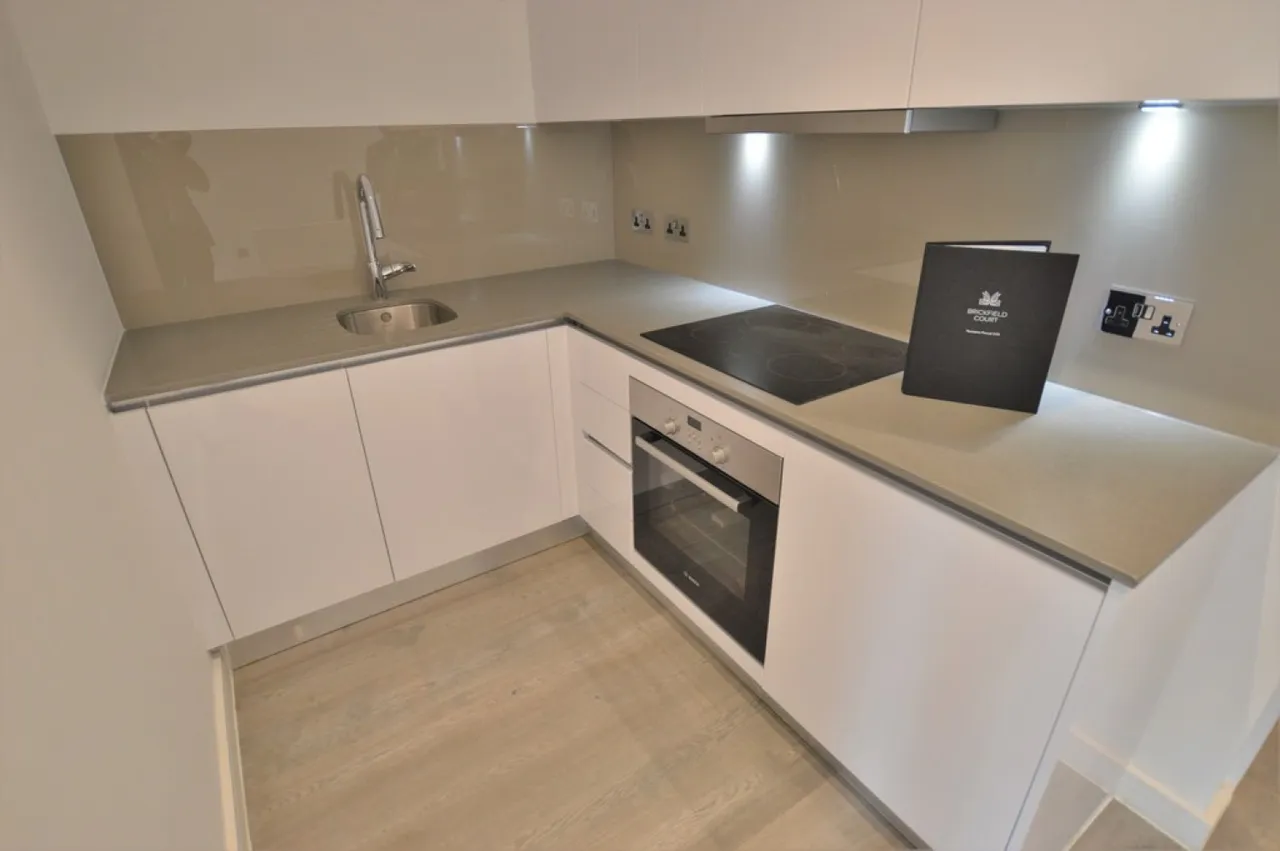 Bath Road, Slough, Berkshire, photo 4