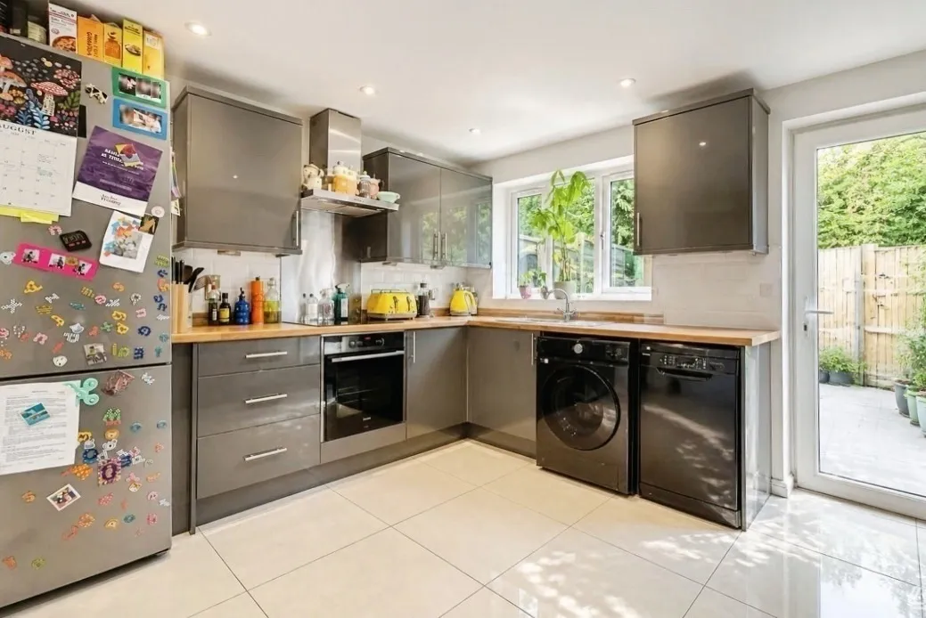 Westcotts Green, Warfield, Bracknell, Berkshire, RG42 3SG, photo 2