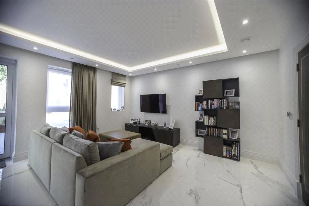 Watford Road, Radlett, Hertfordshire, WD7 8LD, photo 6