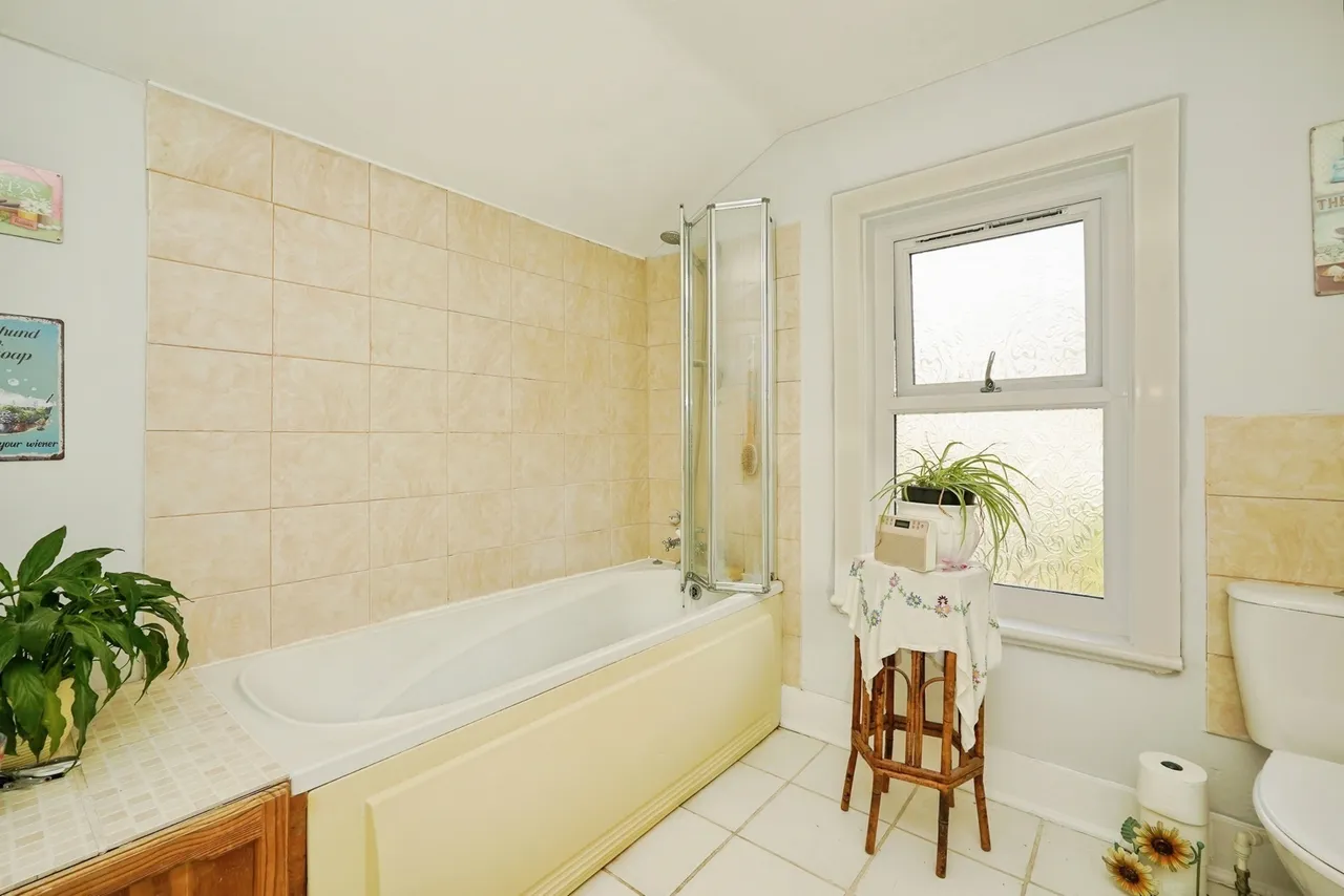 Fernbank Crescent, Folkestone, Kent, CT19, photo 10