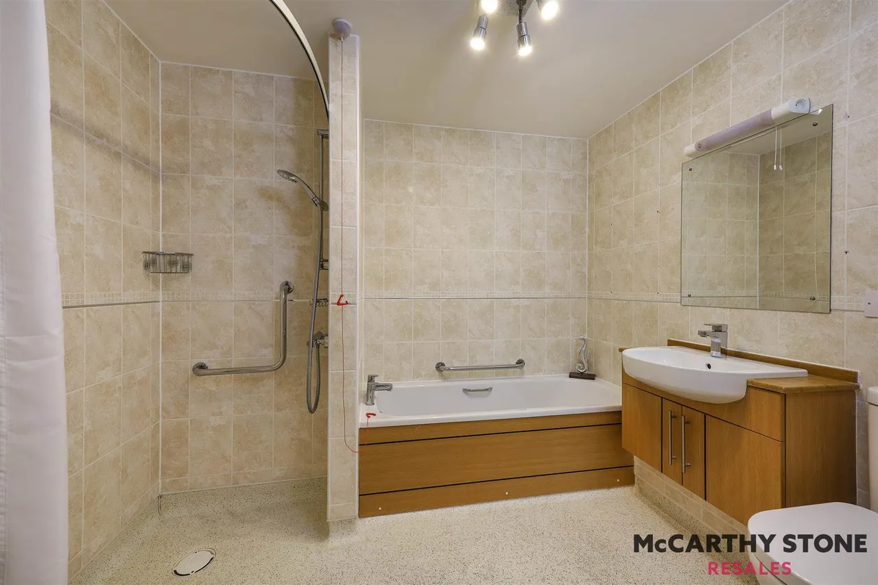 Foxes Road, Newport, PO30, photo 8