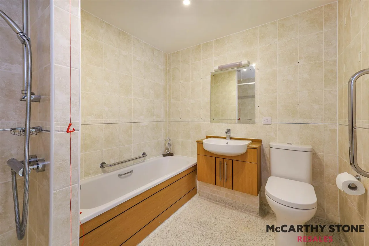 Foxes Road, Newport, PO30, photo 11