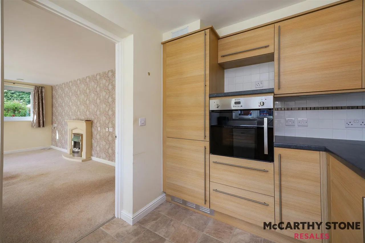 Foxes Road, Newport, PO30, photo 12