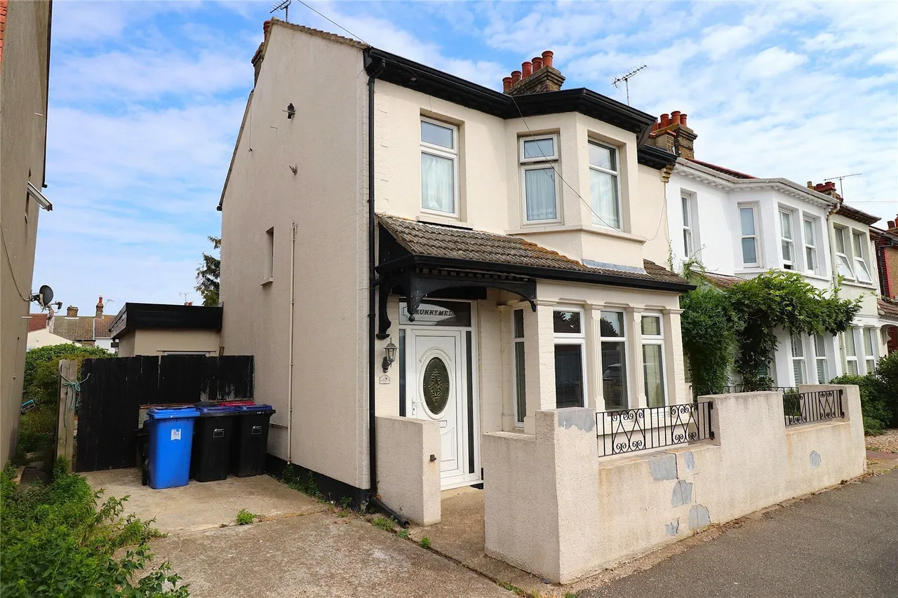 4 bed house for sale — Richmond Avenue, Shoeburyness, Southend-on-Sea, Essex, SS3