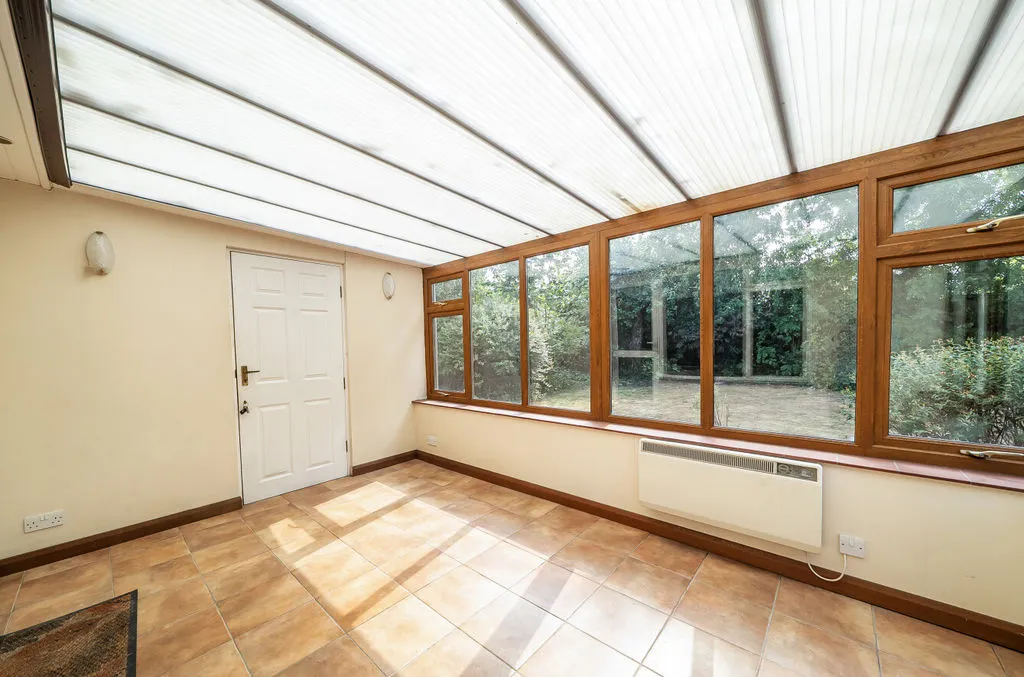 Chertsey Close, Kenley CR8 5LN, photo 5