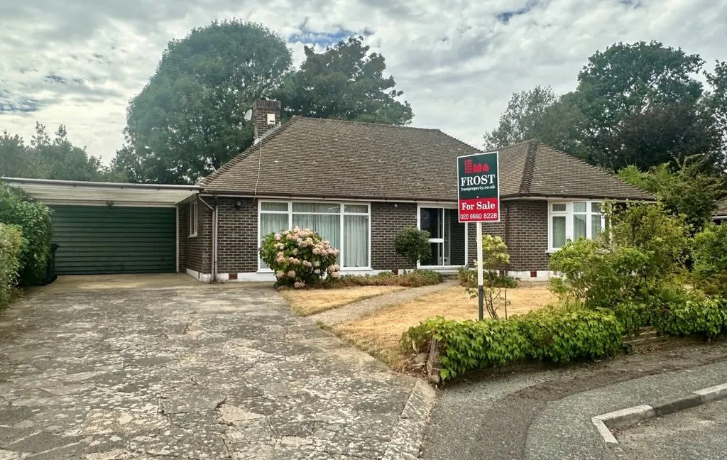 5 bed house for sale — Chertsey Close, Kenley CR8 5LN