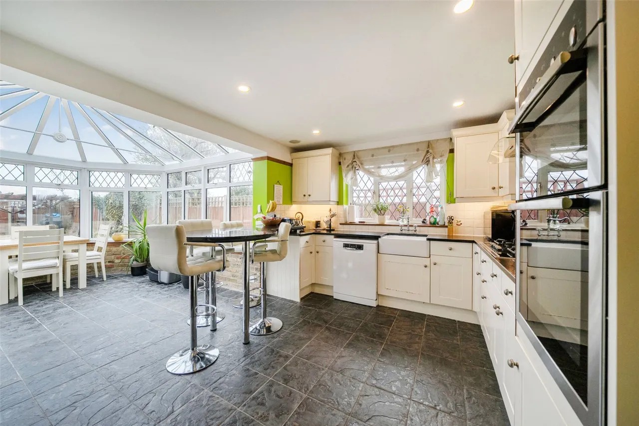 Bourn Avenue, Uxbridge, UB8, photo 2