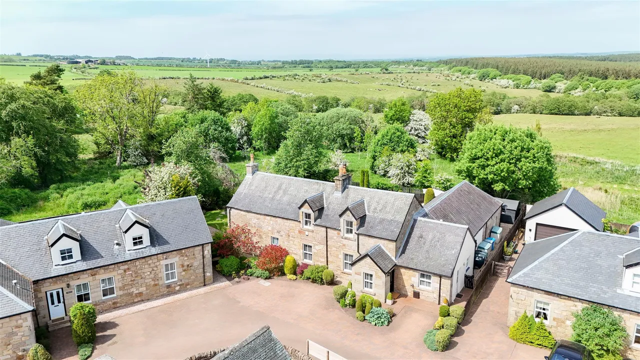 Farm House Lane, Lanark, ML11, photo 58