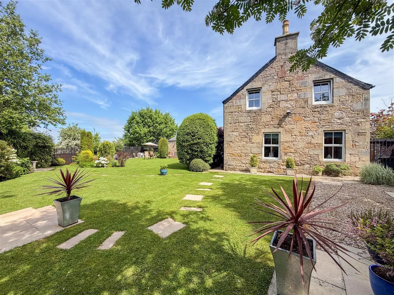 Farm House Lane, Lanark, ML11, photo 52