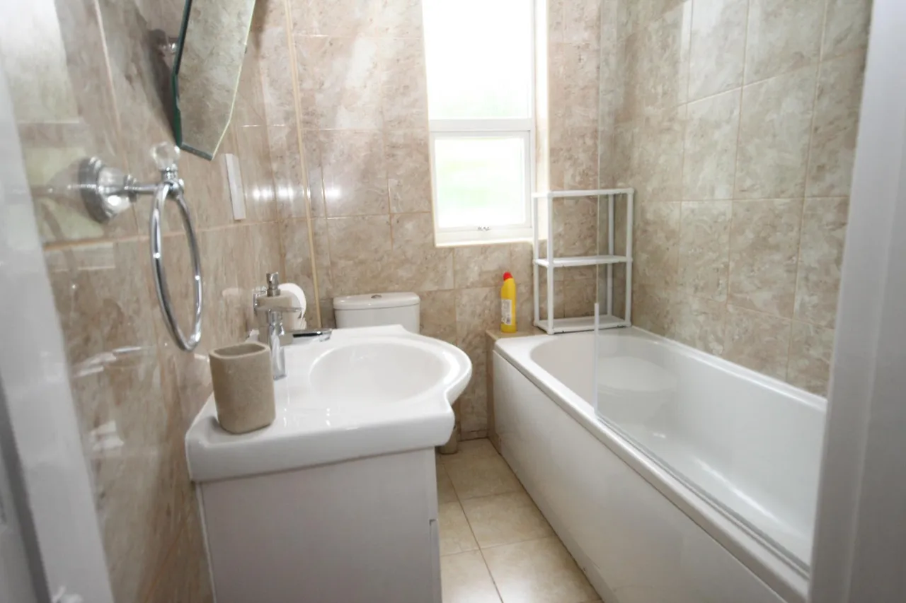 Humberstone Close, Challney, LU4, photo 4