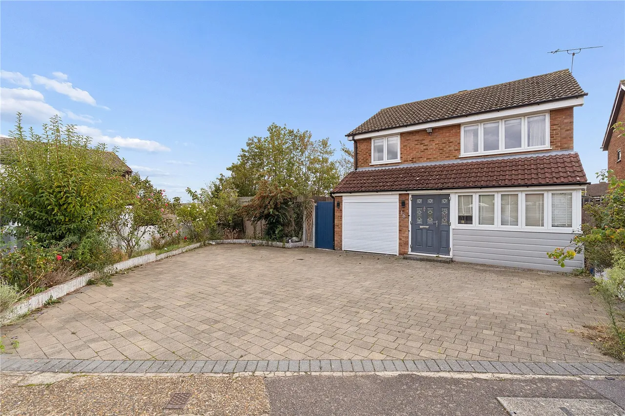 3 bed house for sale, St. Pauls Close, Aveley, RM15
