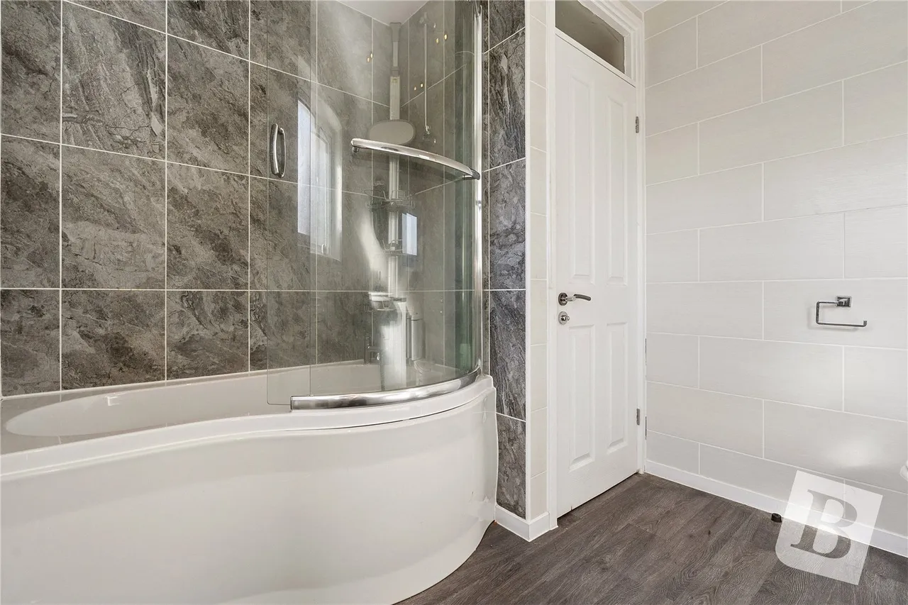 St. Pauls Close, Aveley, RM15, photo 12