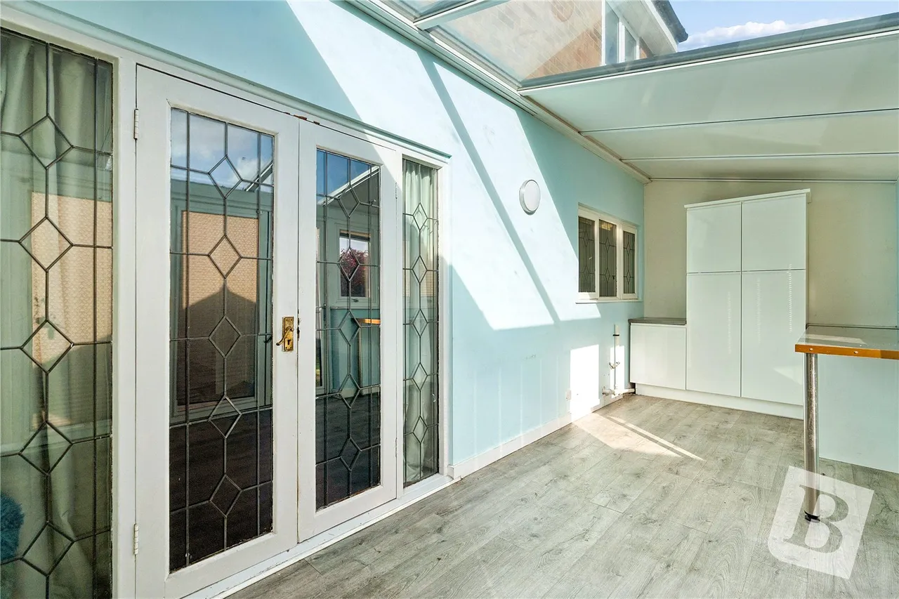 St. Pauls Close, Aveley, RM15, photo 5
