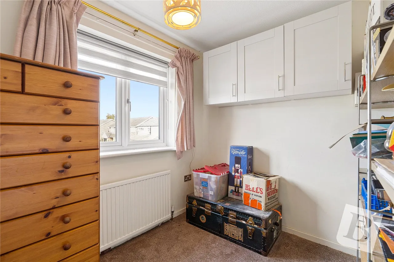 St. Pauls Close, Aveley, RM15, photo 11