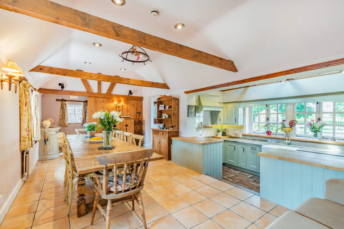 Ripley Road, East Clandon Guildford, GU4, photo 4