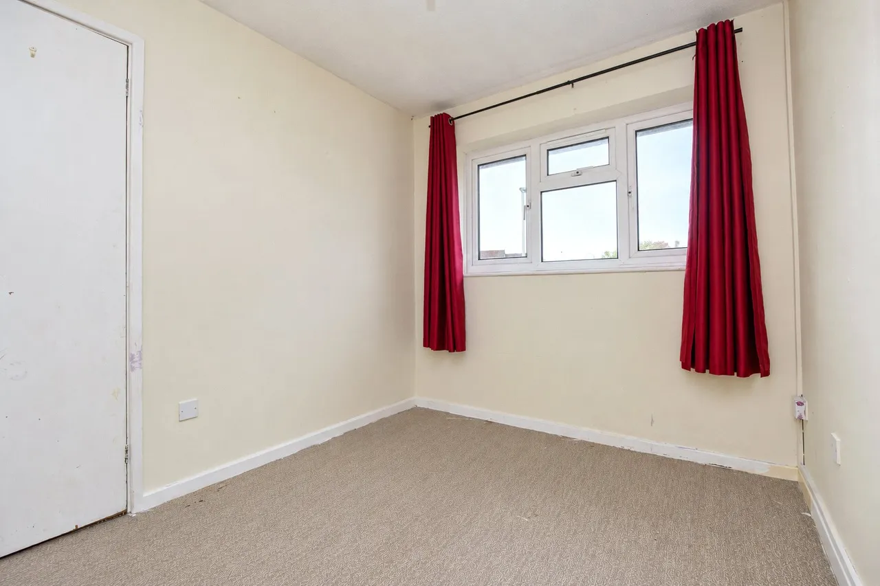 Geales Crescent, Alton, GU34, photo 4