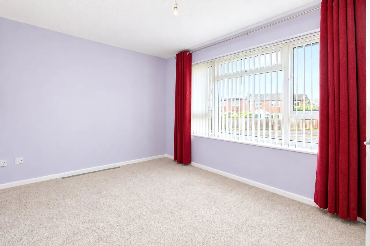 Geales Crescent, Alton, GU34, photo 5