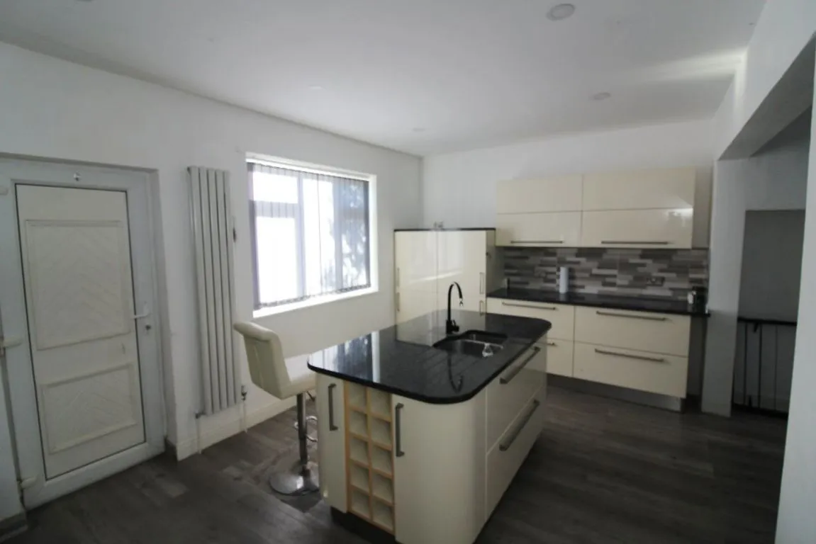 Sheffield Road, Available Now, S9, photo 5