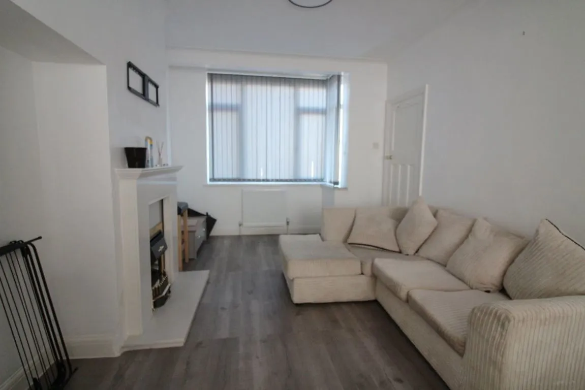 Sheffield Road, Available Now, S9, photo 2