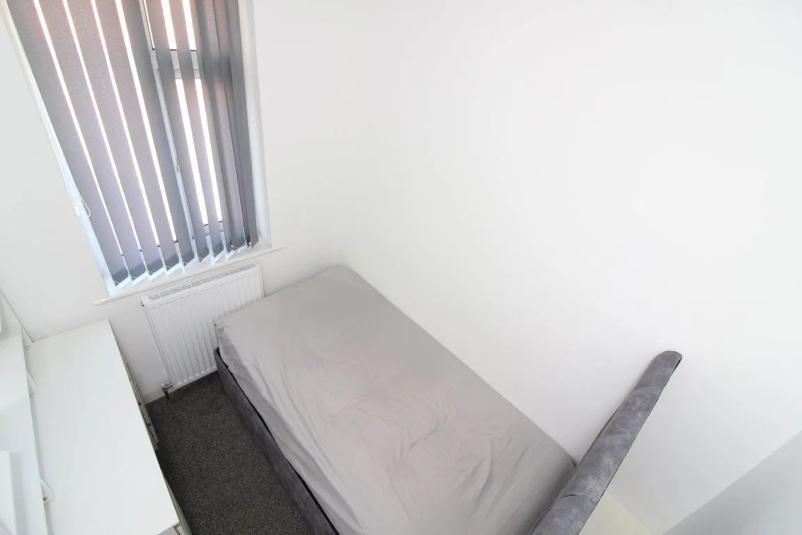 Sheffield Road, Available Now, S9, photo 11
