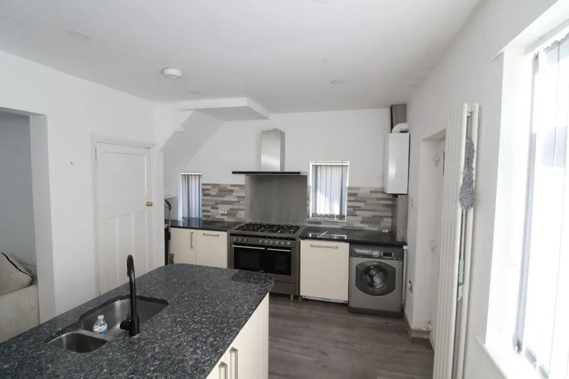 Sheffield Road, Available Now, S9, photo 6