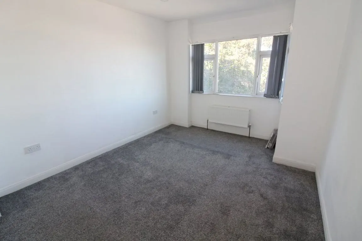 Sheffield Road, Available Now, S9, photo 10
