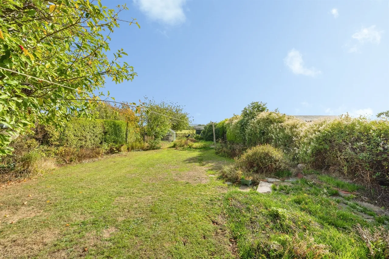 Aylesbury Road, Bierton, HP22, photo 2