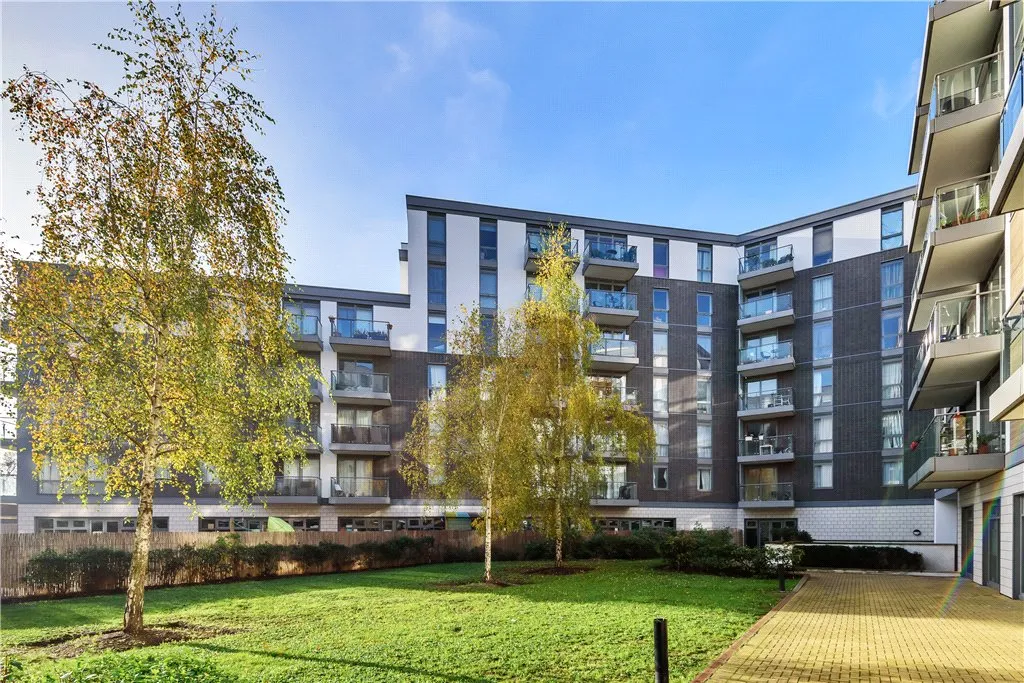 Ealing Road, Brentford, TW8, photo 10
