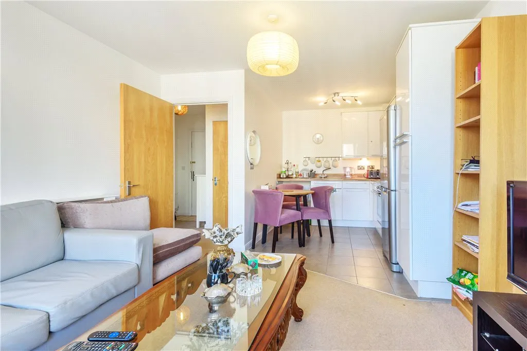 Ealing Road, Brentford, TW8, photo 4