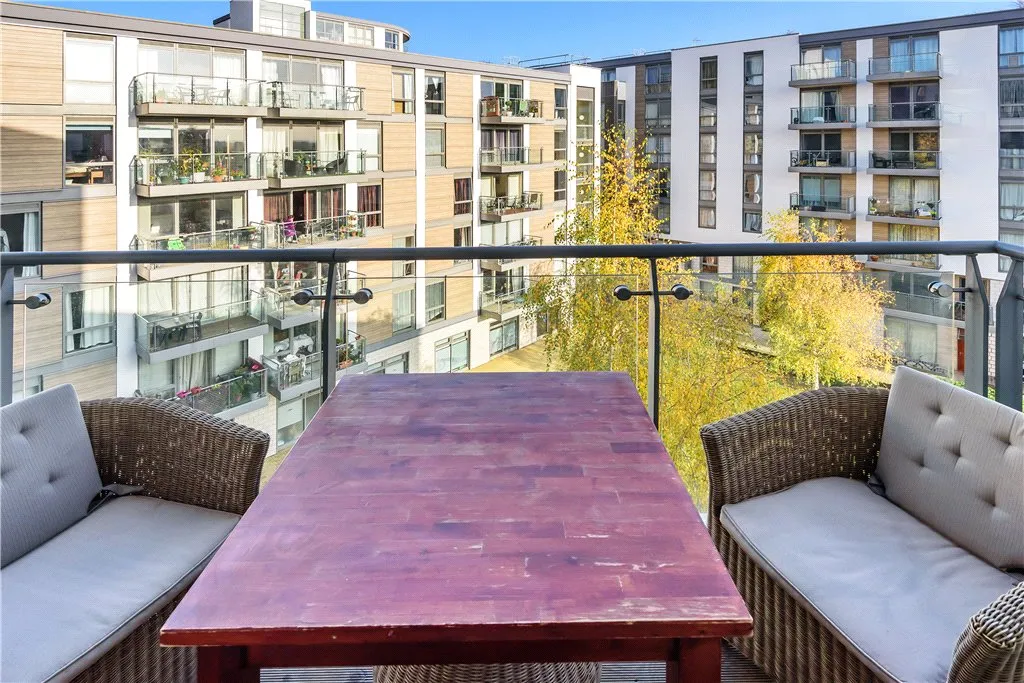Ealing Road, Brentford, TW8, photo 9