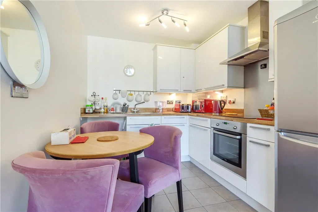 Ealing Road, Brentford, TW8, photo 5