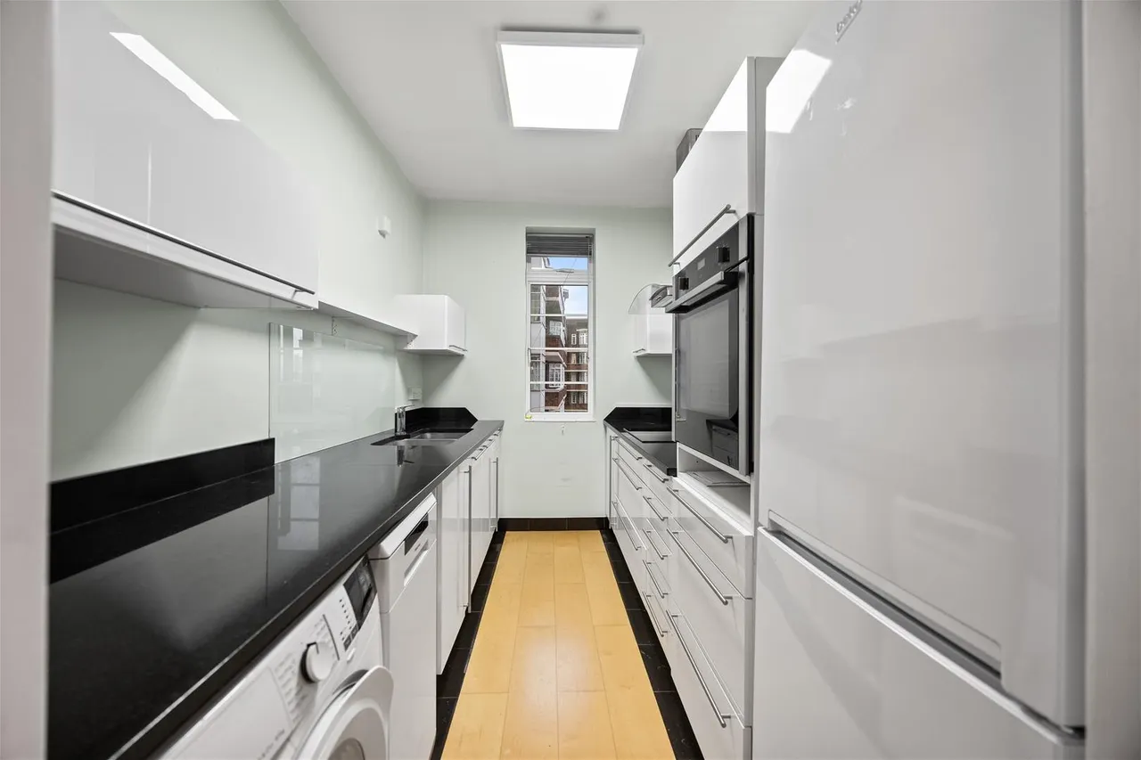 Belsize Avenue, London NW3 4BJ, photo 5