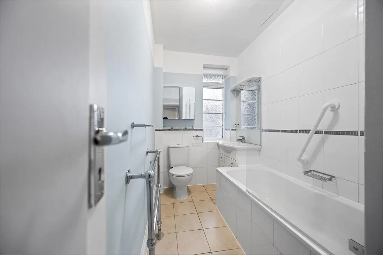Belsize Avenue, London NW3 4BJ, photo 6