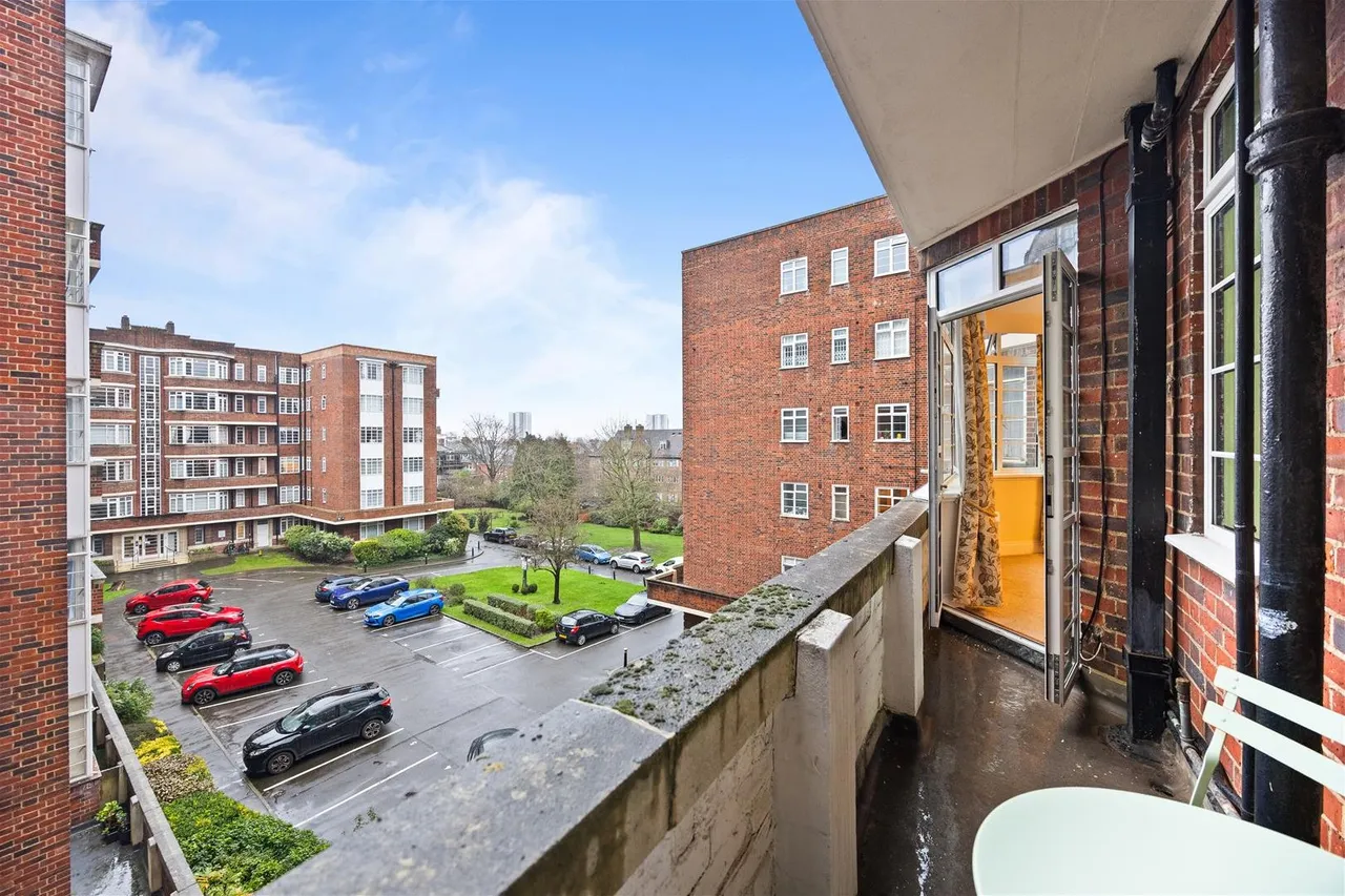Belsize Avenue, London NW3 4BJ, photo 2