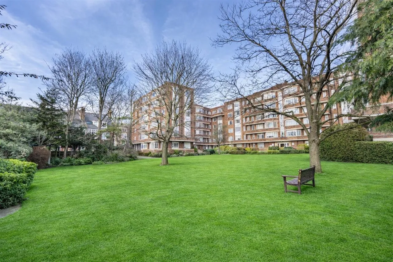 Belsize Avenue, London NW3 4BJ, photo 3