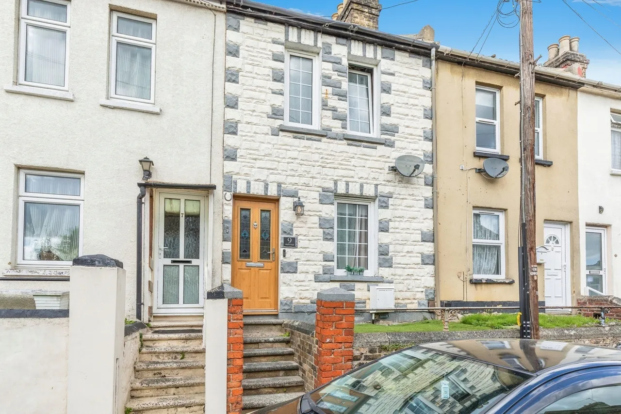 3 bed house for sale, Martin Road, Rochester, ME2