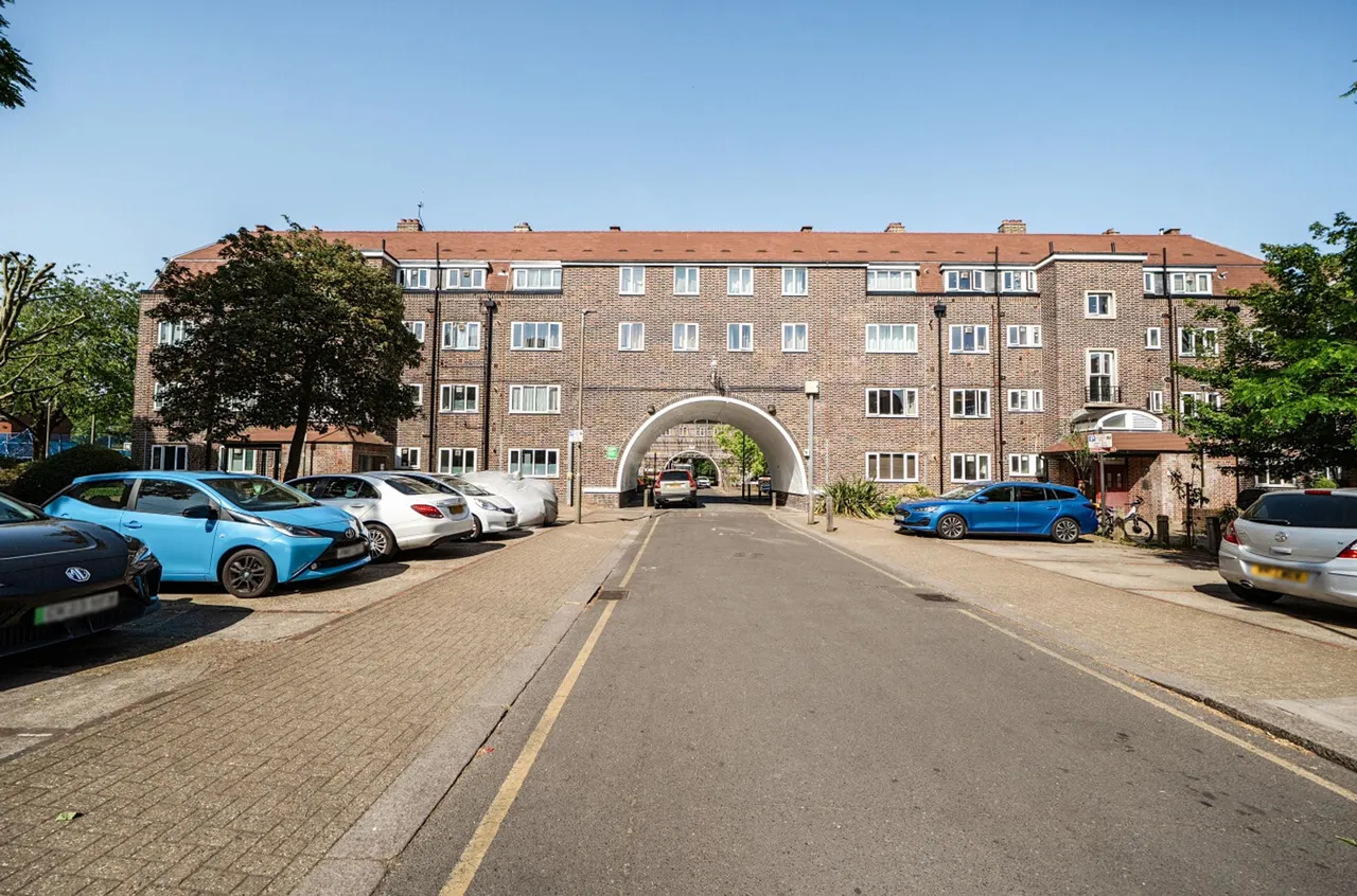 3 bed flat for sale — St. John's Drive, London, London, SW18 4UW