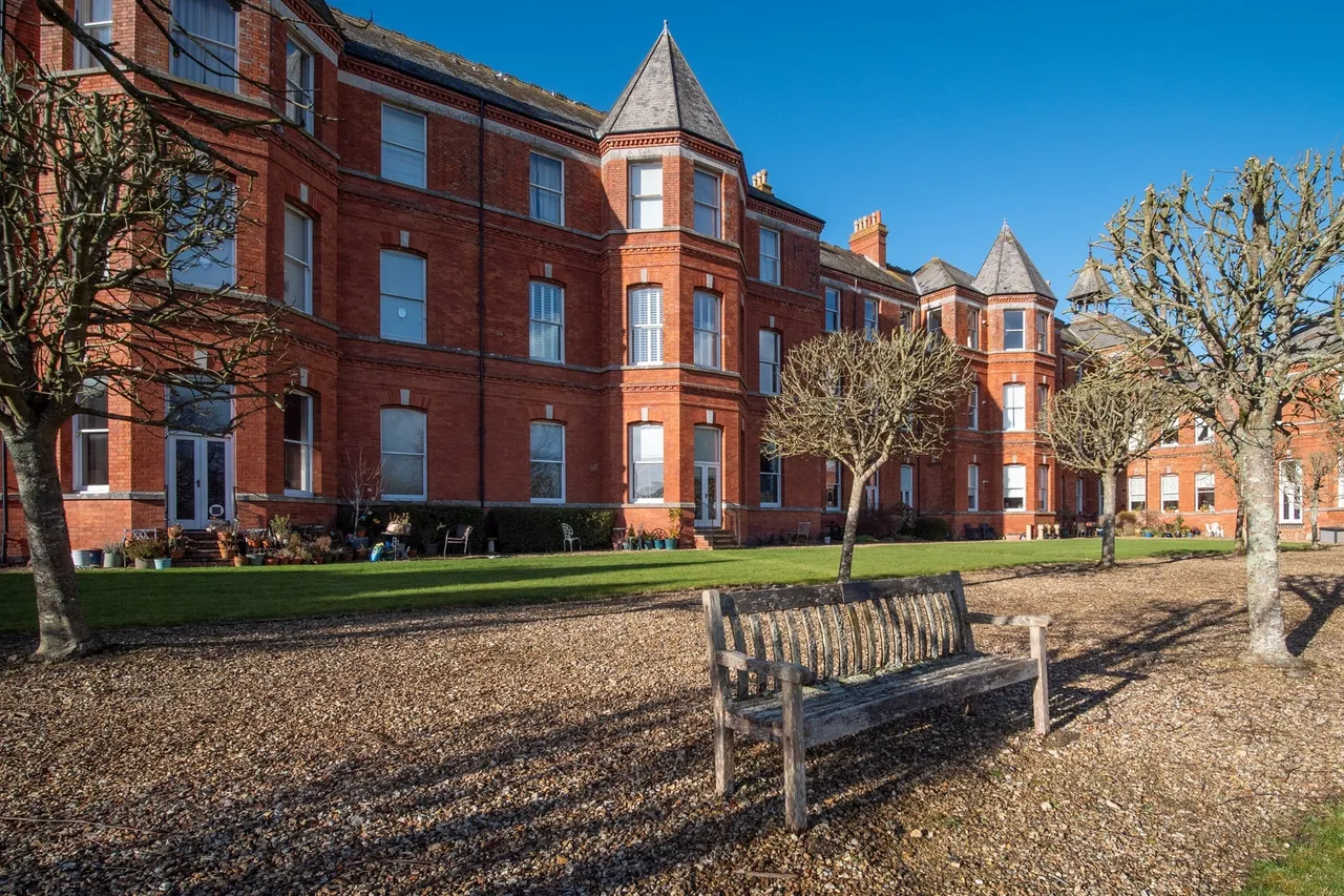 2 bed flat for sale — Sherren Avenue, Charlton Down, Dorchester