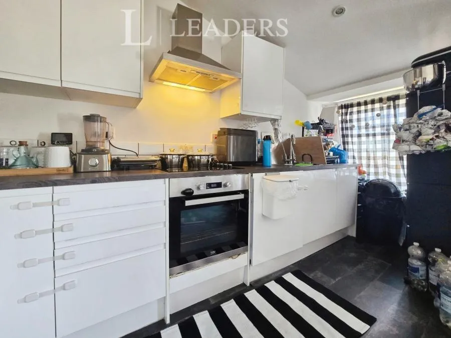 Kingston Crescent, Portsmouth, PO2, photo 2