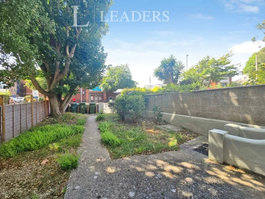 Kingston Crescent, Portsmouth, PO2, photo 10